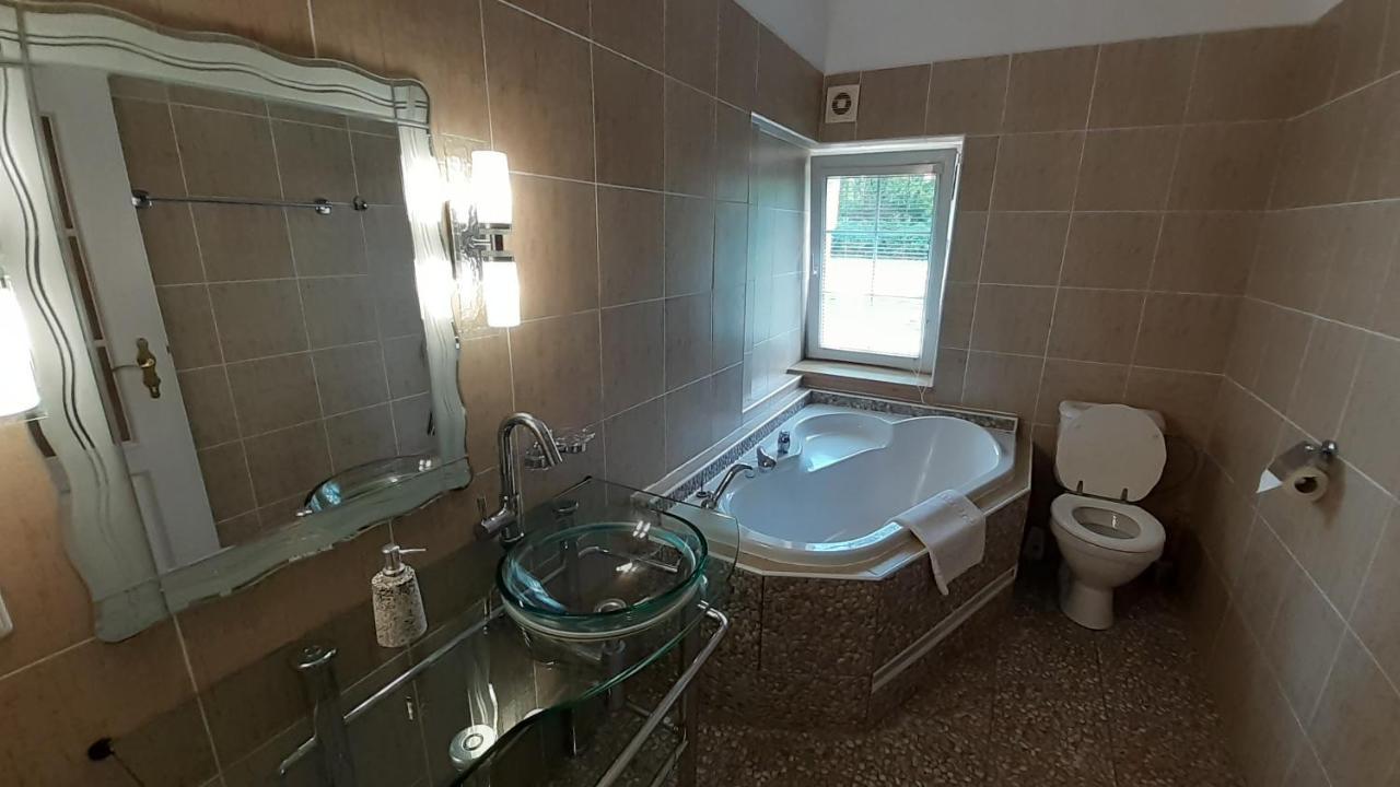 Resort Chribska Apartmany Adri Eksteriør bilde