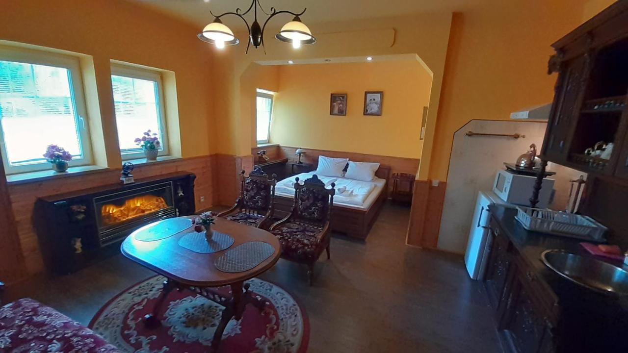 Resort Chribska Apartmany Adri Eksteriør bilde