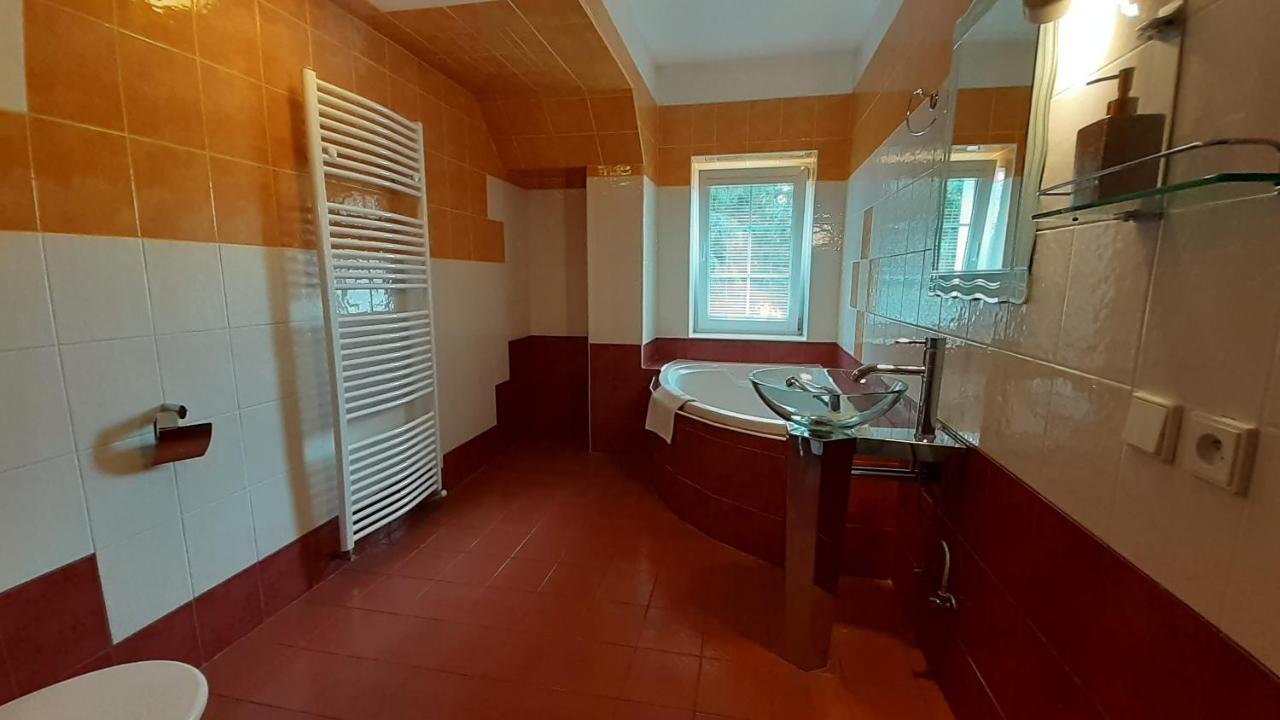 Resort Chribska Apartmany Adri Eksteriør bilde