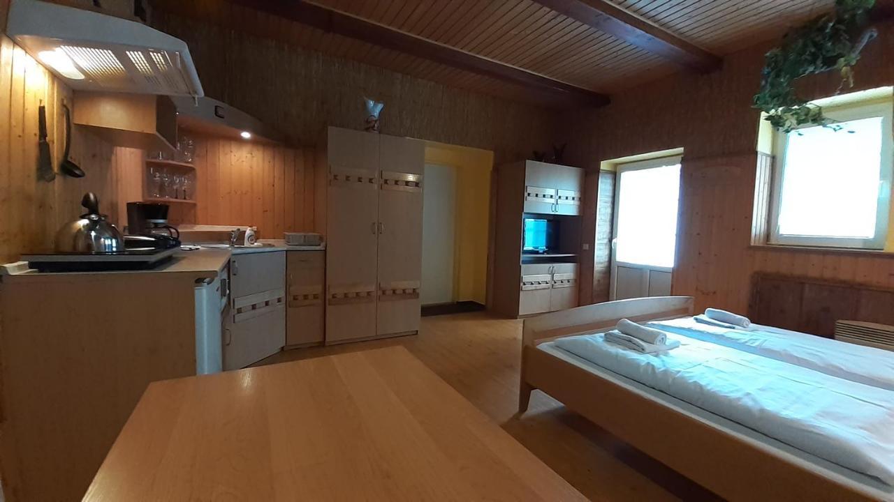 Resort Chribska Apartmany Adri Eksteriør bilde